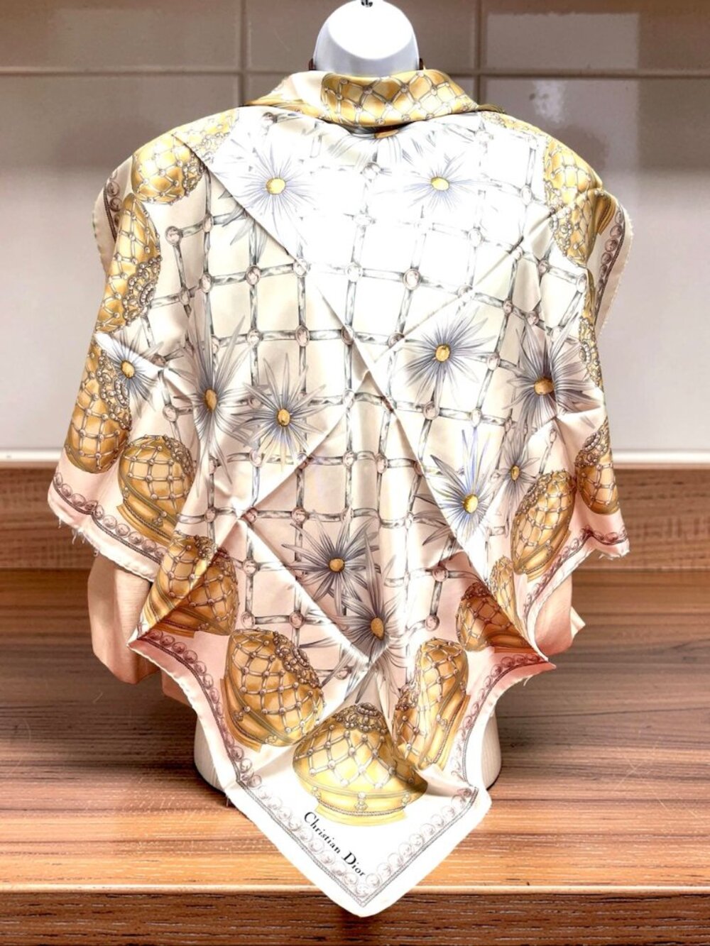 Beautiful Christian Dior 100% Silk Satin Scarf 34"Sand beige gold ceramic (32 - Picture 12 of 16